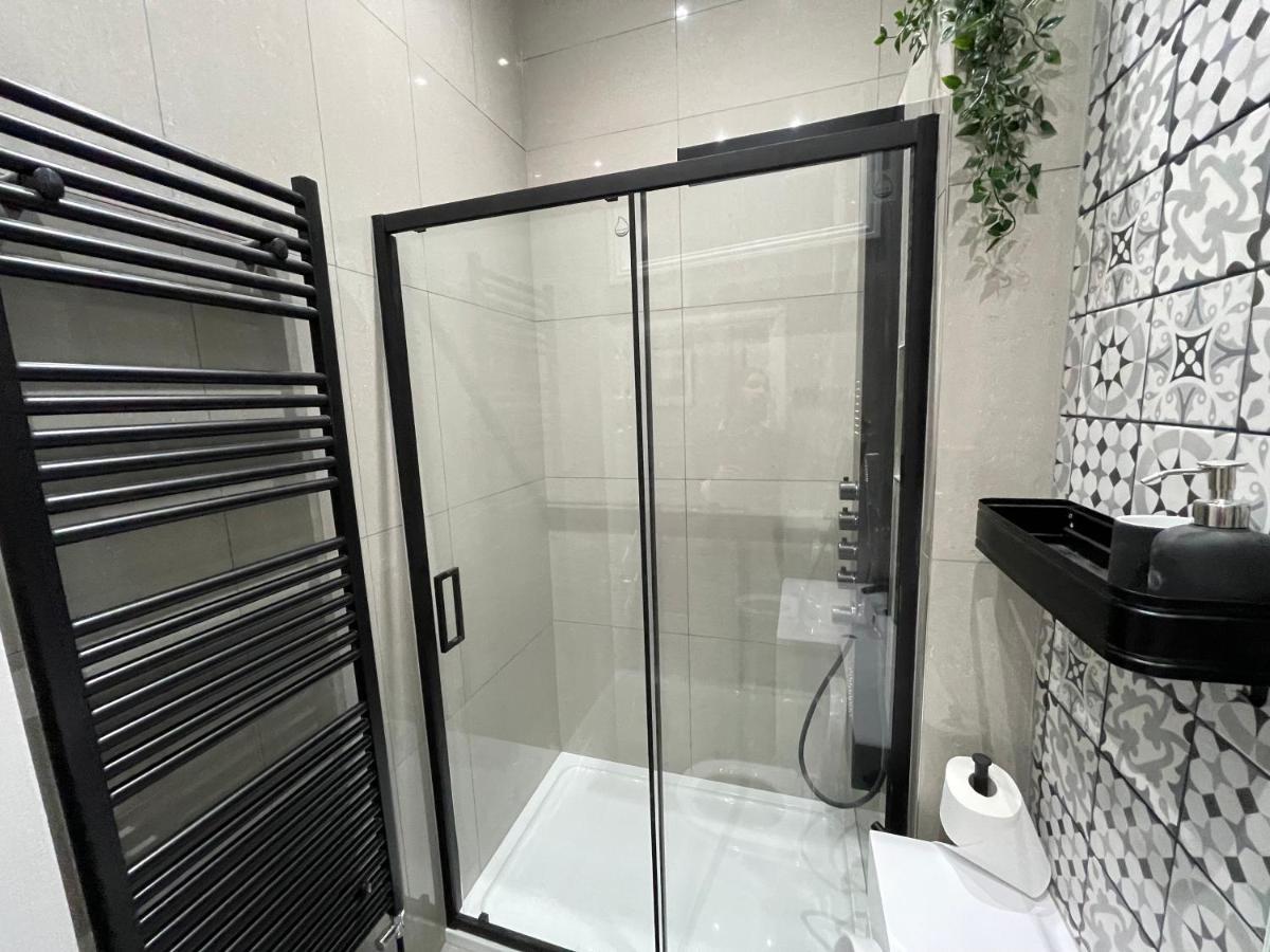 Adeamstays Provides Beautiful Centrally Located 1 And 2 Bed Apartments On Liverpools Boulevard Extérieur photo