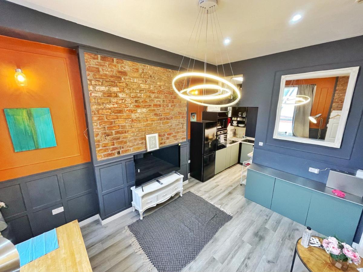 Adeamstays Provides Beautiful Centrally Located 1 And 2 Bed Apartments On Liverpools Boulevard Extérieur photo